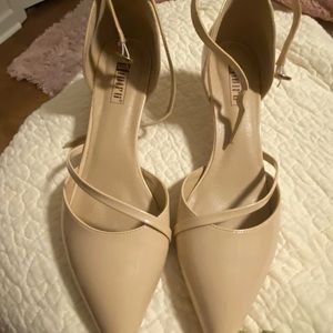 Beige shoes size 9. Worn for 4 hours. Very comfortable